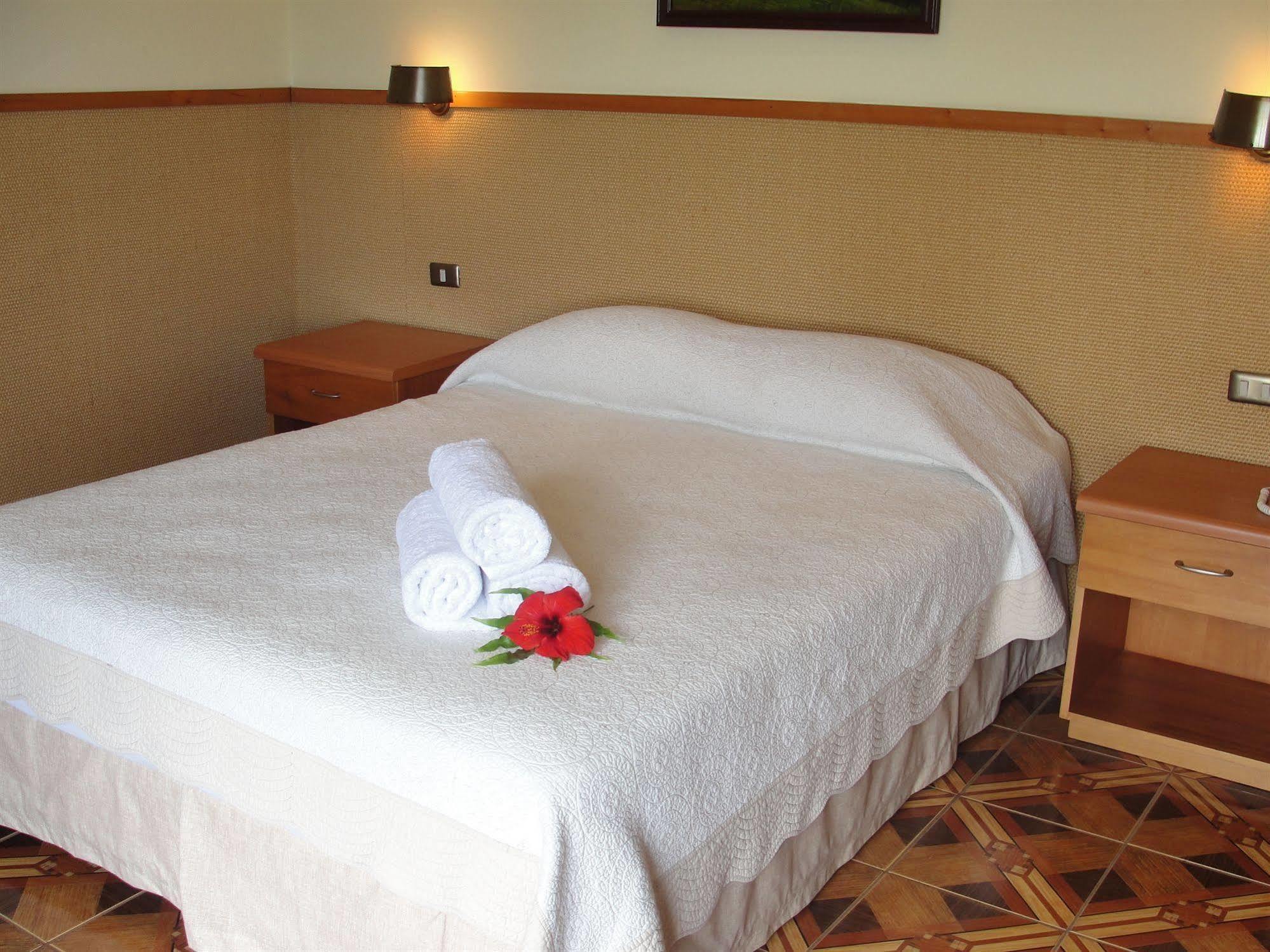 Iorana Isla De Pascua Hotel Hanga Roa Exteriör bild